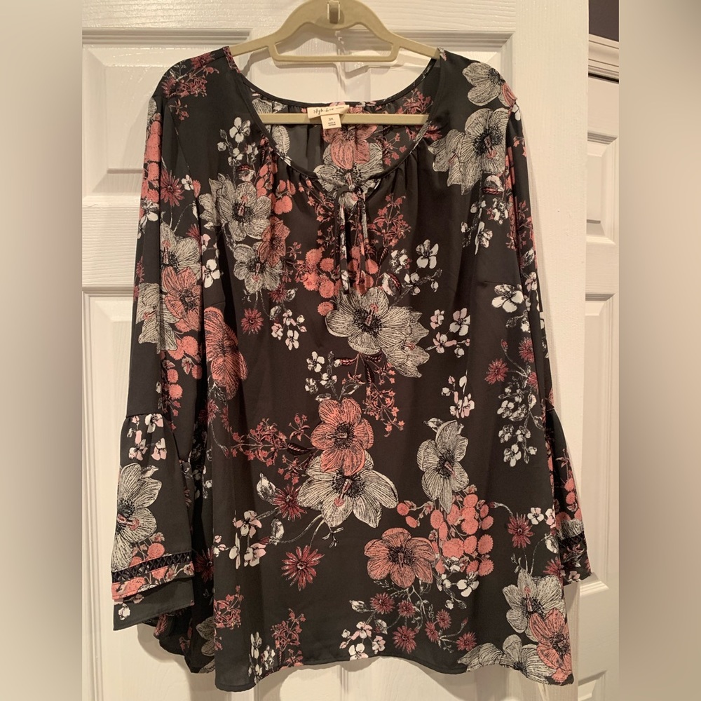 Style & Co 3X NWT floral dress shirt. Grey/pink/white